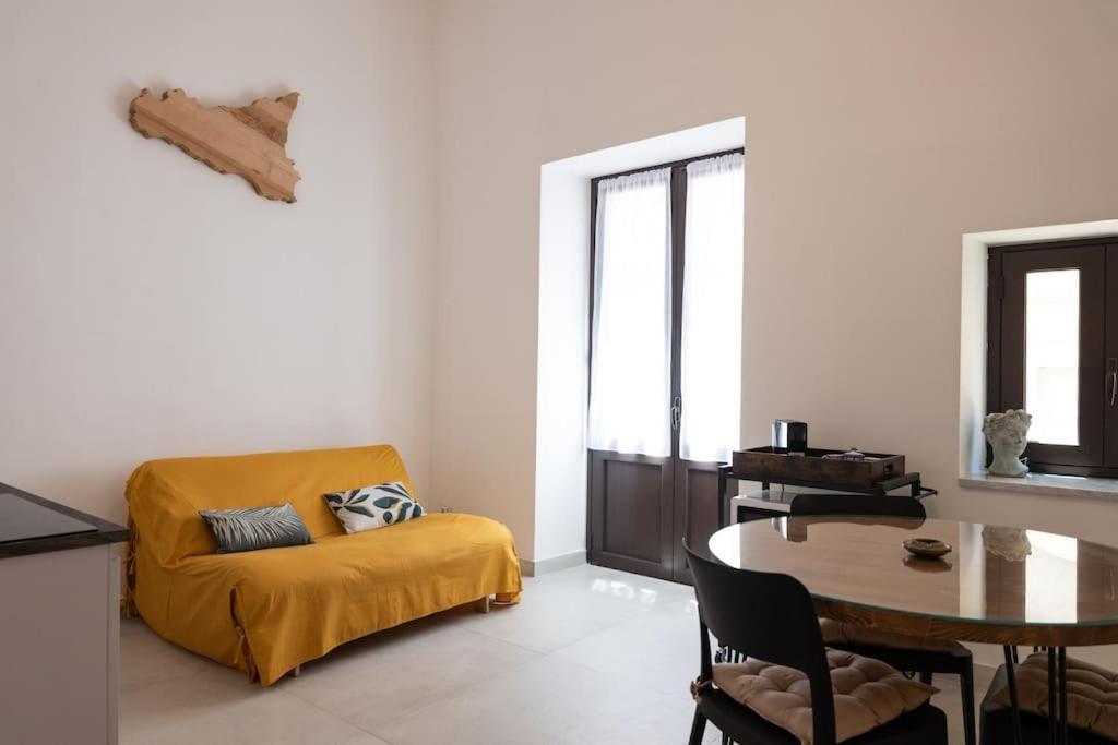 Collegiata Apartment - Catania Downtown Exterior photo